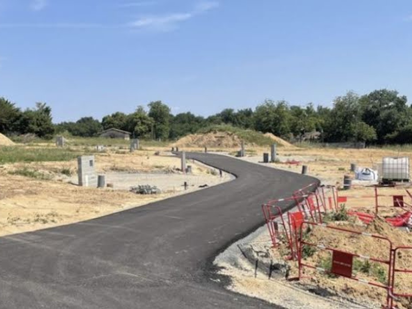 Terrain 600 m²