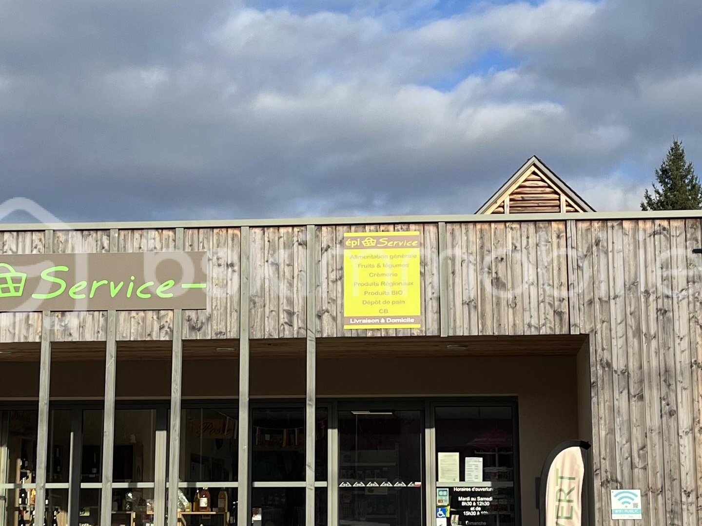 Local commercial 104 m²