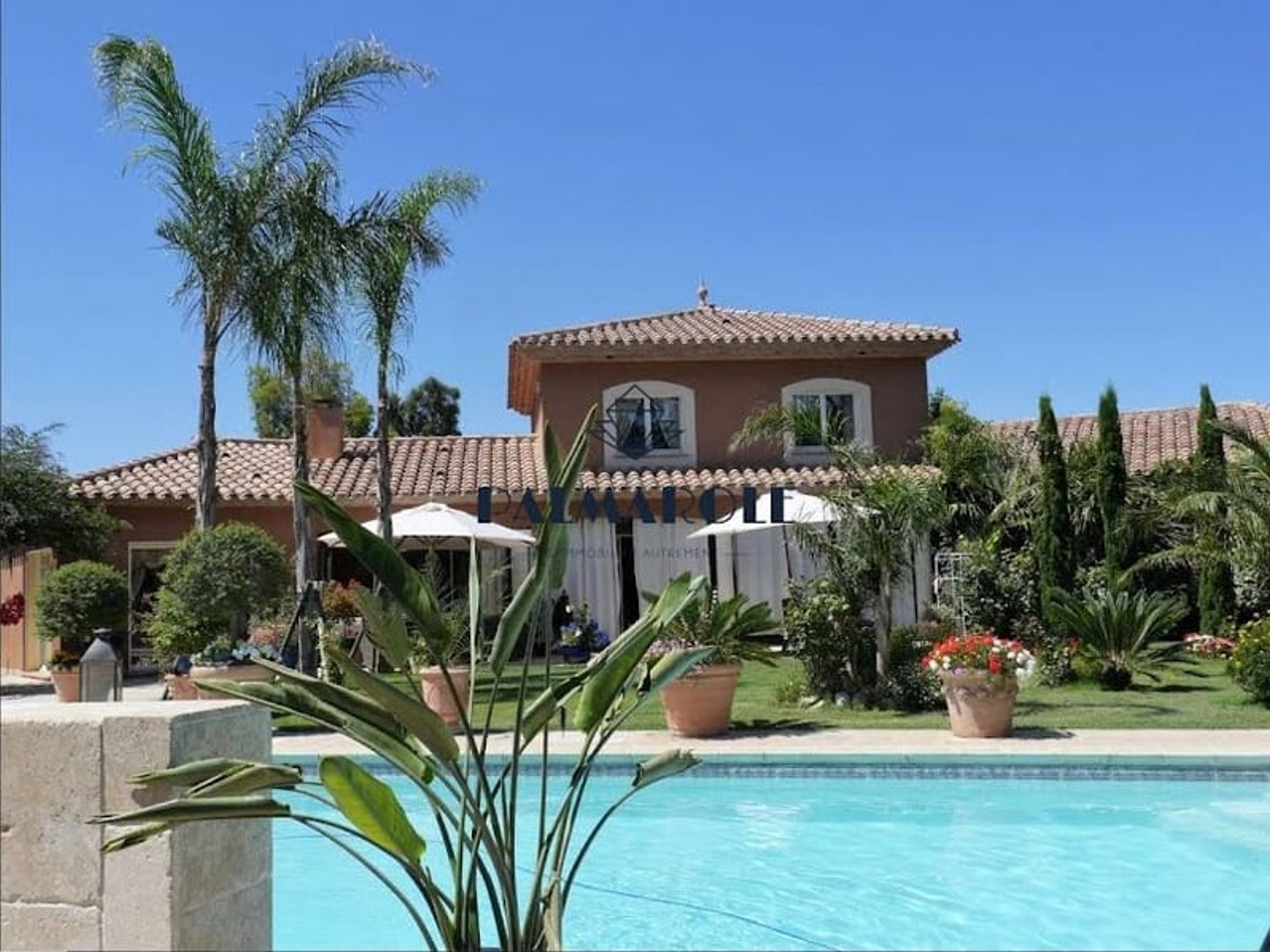 Maison 8 pièces 303 m²