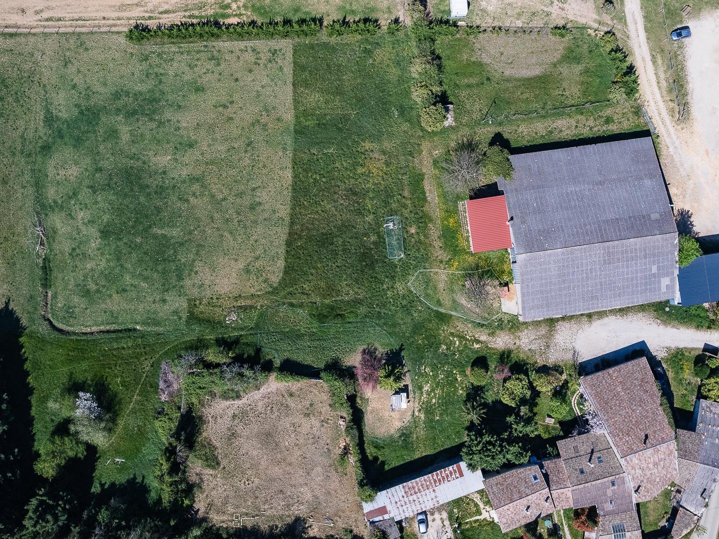 Ténement immobilier de plusieurs logements et annexes, 26120
