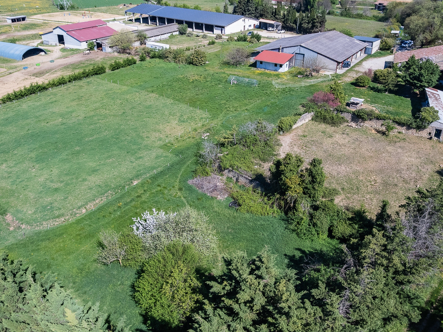 Immeuble à vendre - 14 pièces - 359m2 - Montvendre (26120)