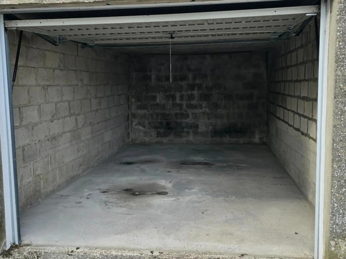 GARAGE DISPONIBLE !