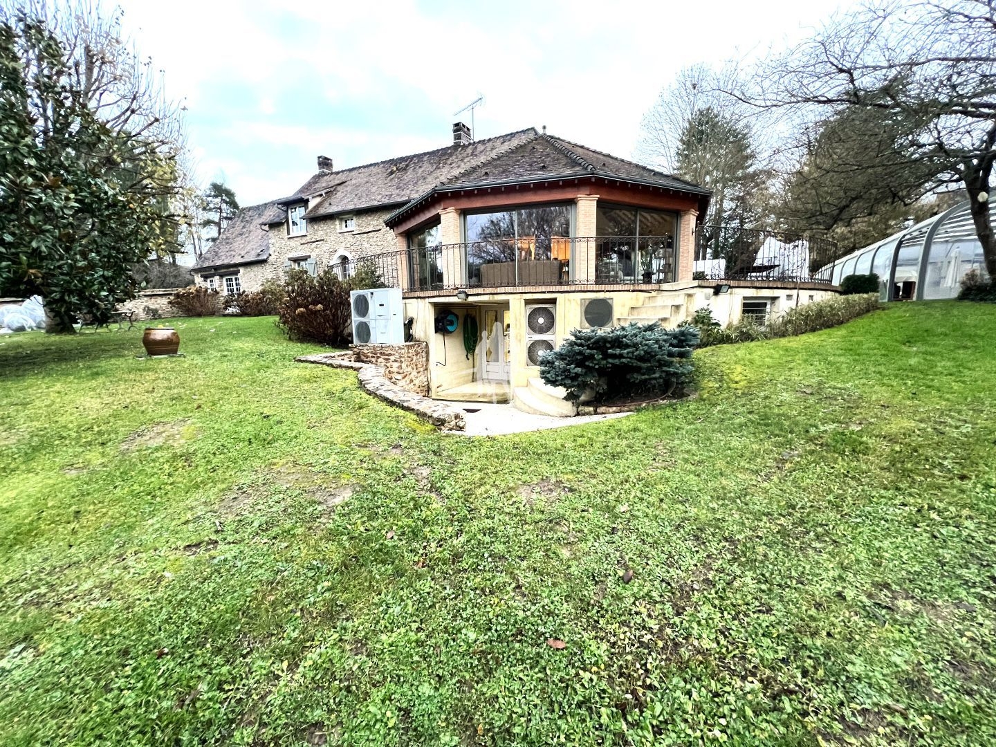 A Vendre ,  Douains 27120, propriété 310 m² hab, terrain 8600 m²