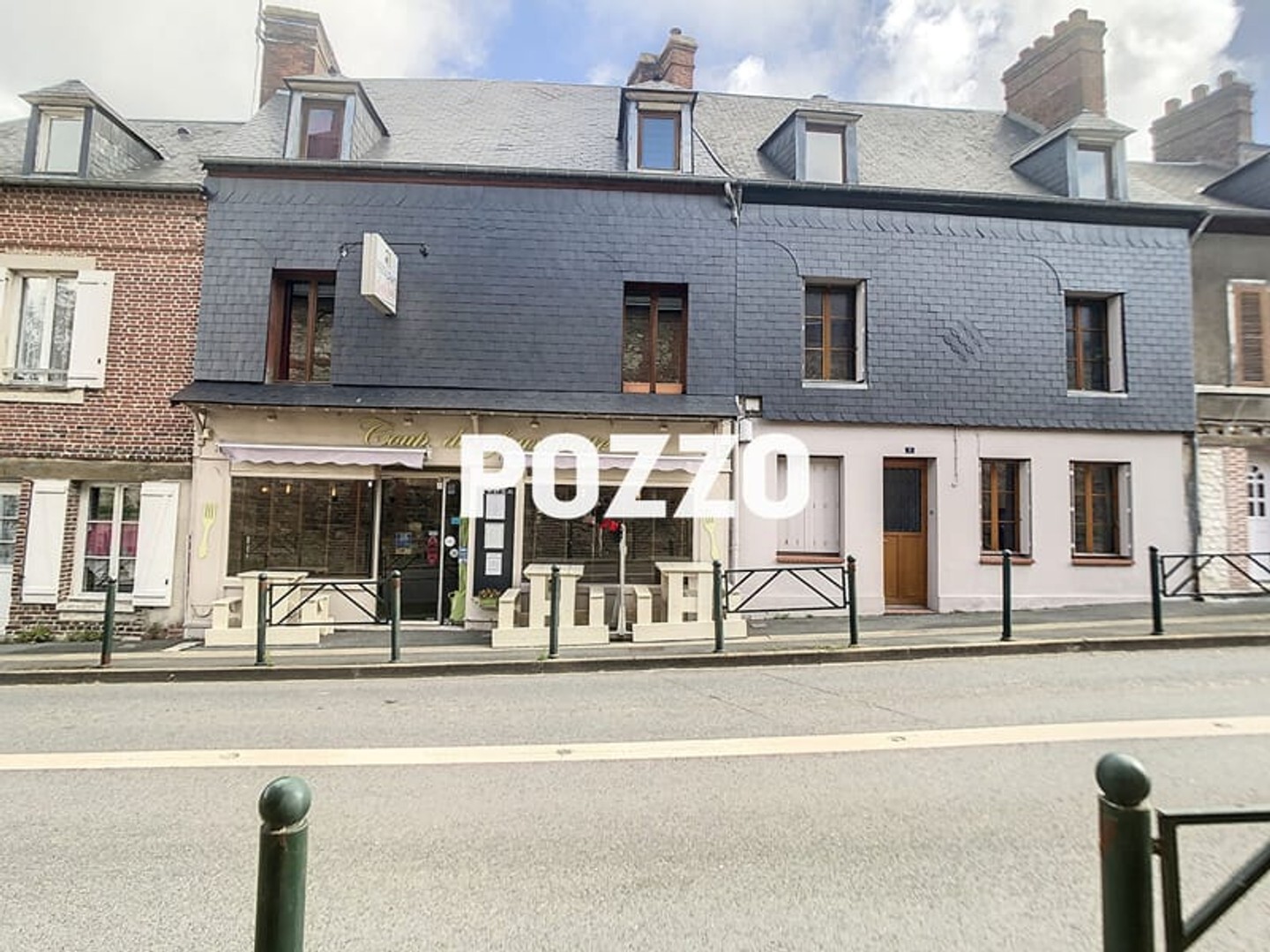 Immeuble mixte avec local commercial + 2 appartements en duplex ? Opportunité rare !