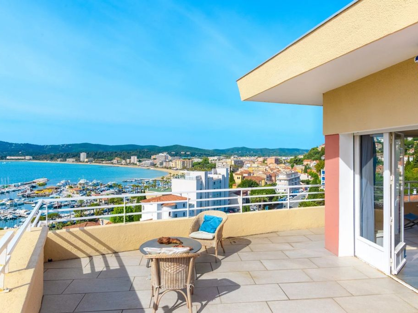 Appartement à vendre - 109m2 - Le Lavandou (83980)