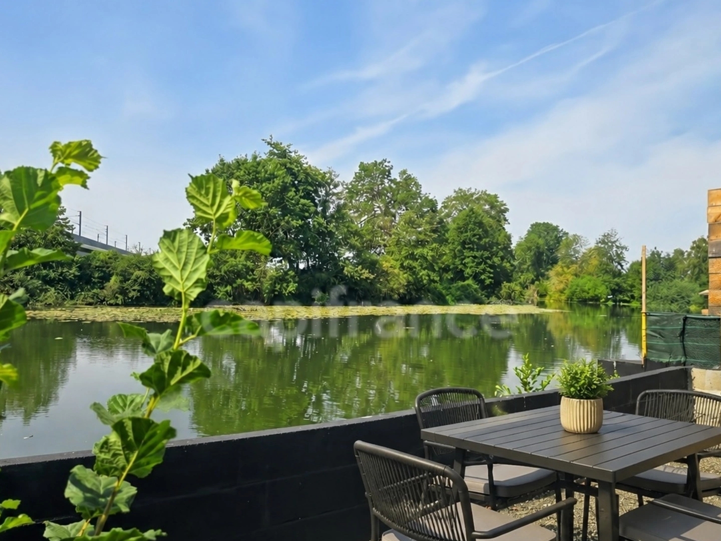 Terrain 425 m²