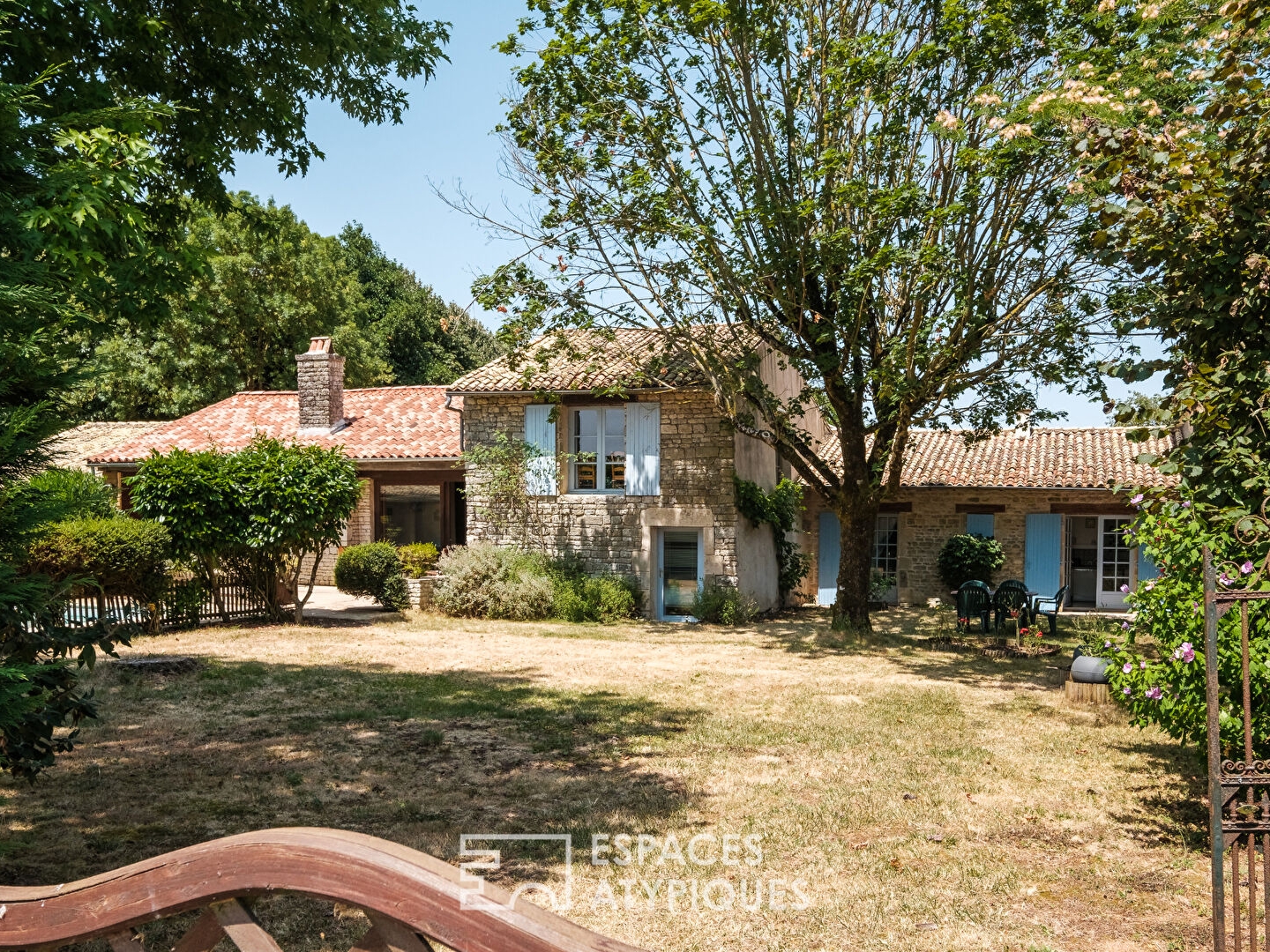 Maison à vendre - 8 pièces - 319m2 - Celles-Sur-Belle (79370)