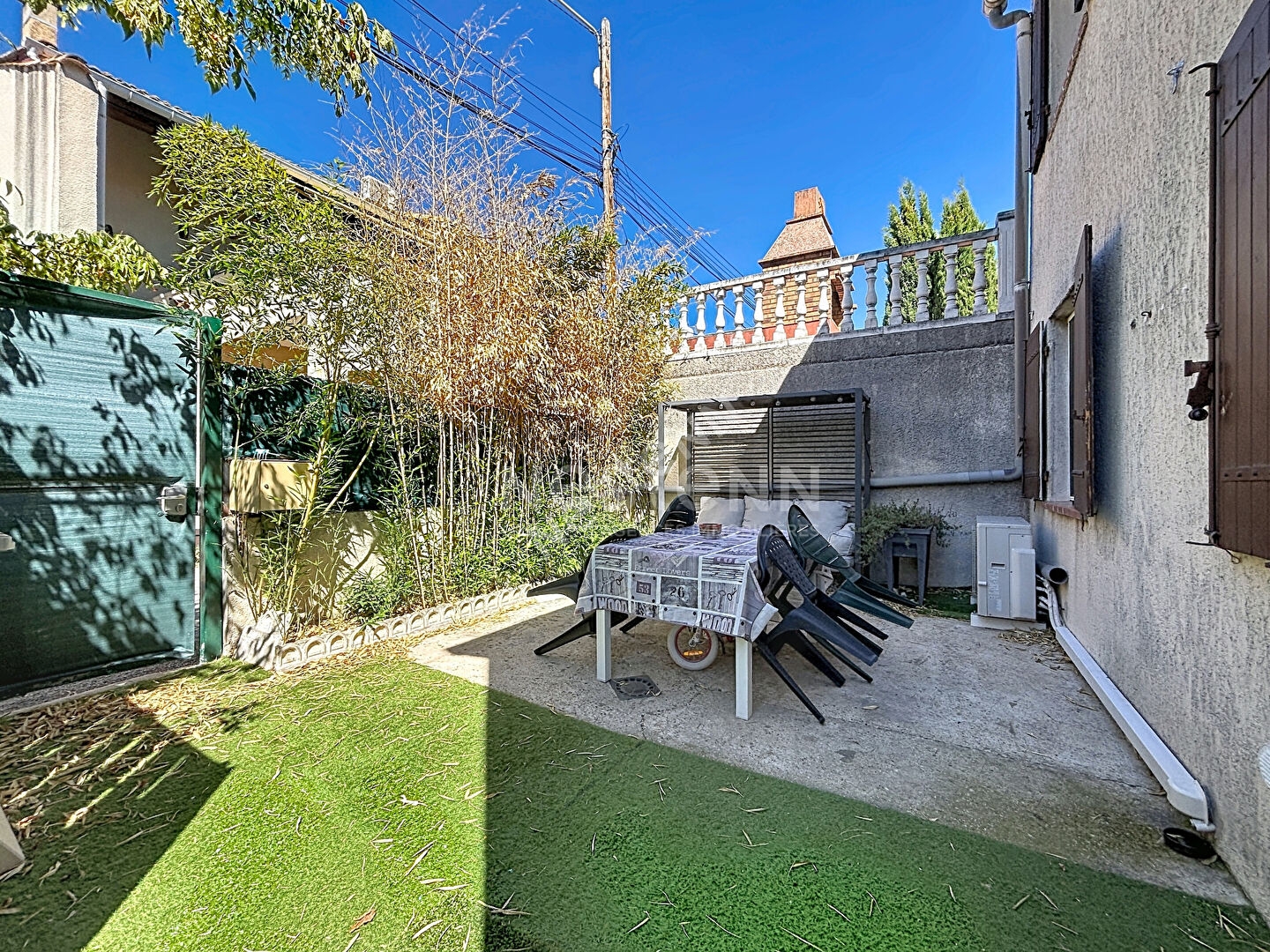 AIGUES-MORTES - APPARTEMENT P4 AVEC GRANDE COUR - SECTEUR GARE
