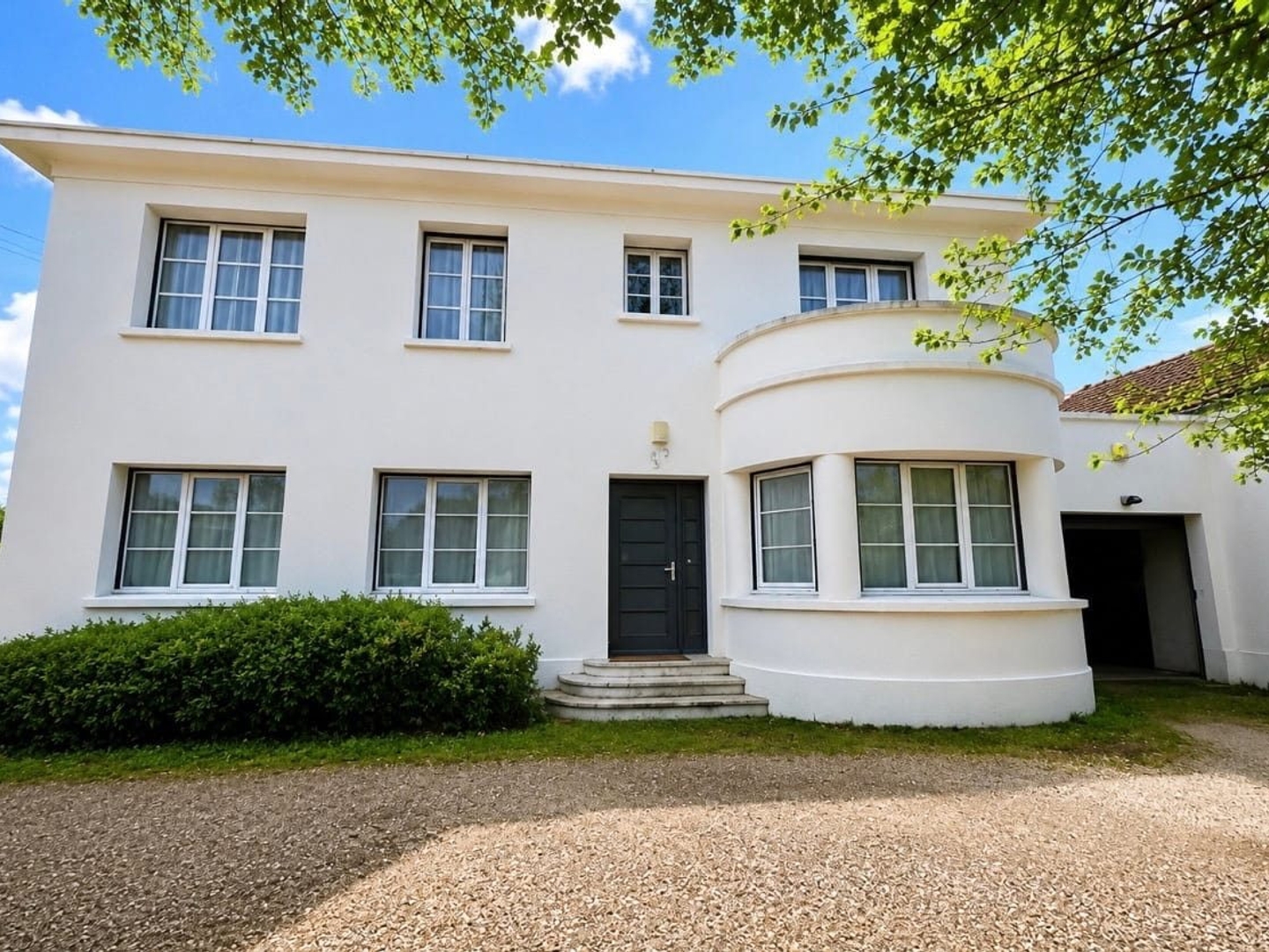 Maison à vendre - 8 pièces - 197m2 - Gond-Pontouvre (16160)
