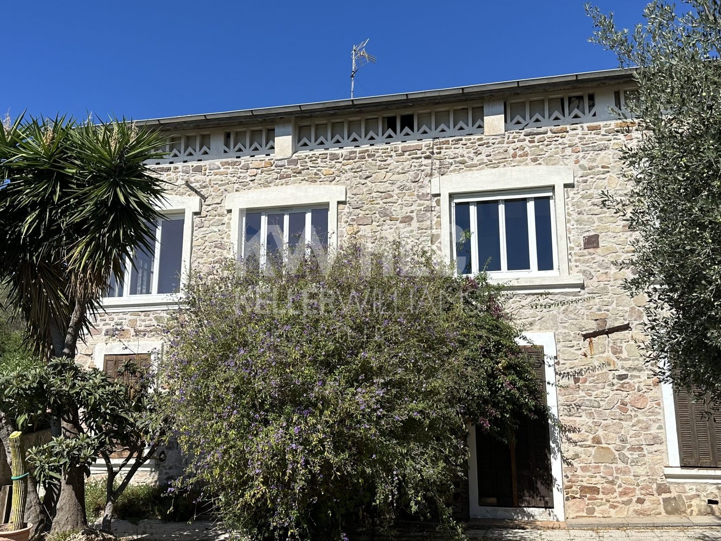 Maison à vendre - 5 pièces - 170m2 - Saint-Raphaël (83530)
