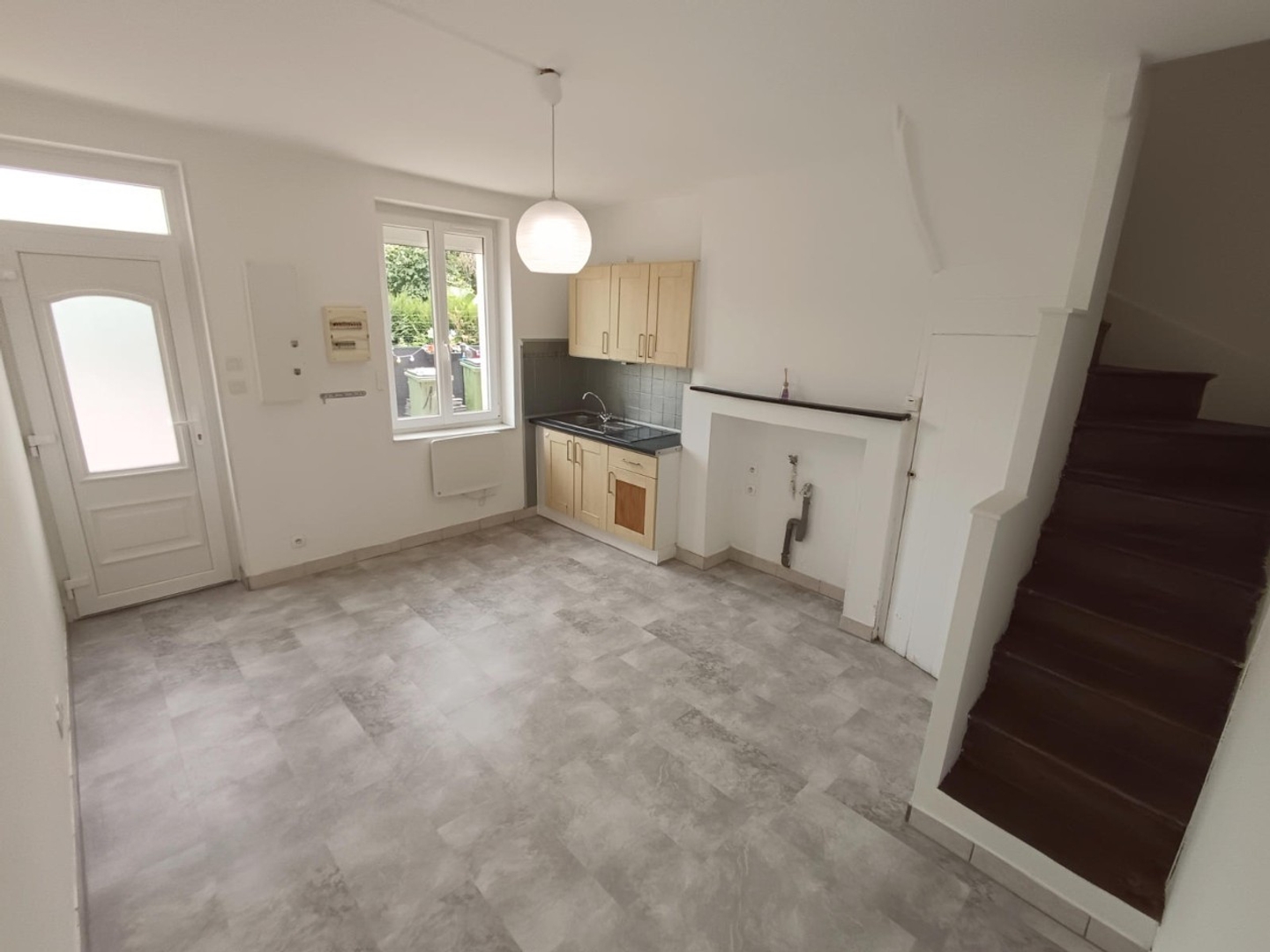 Maison 1 chambre et cour, quartier Saint-Pierre