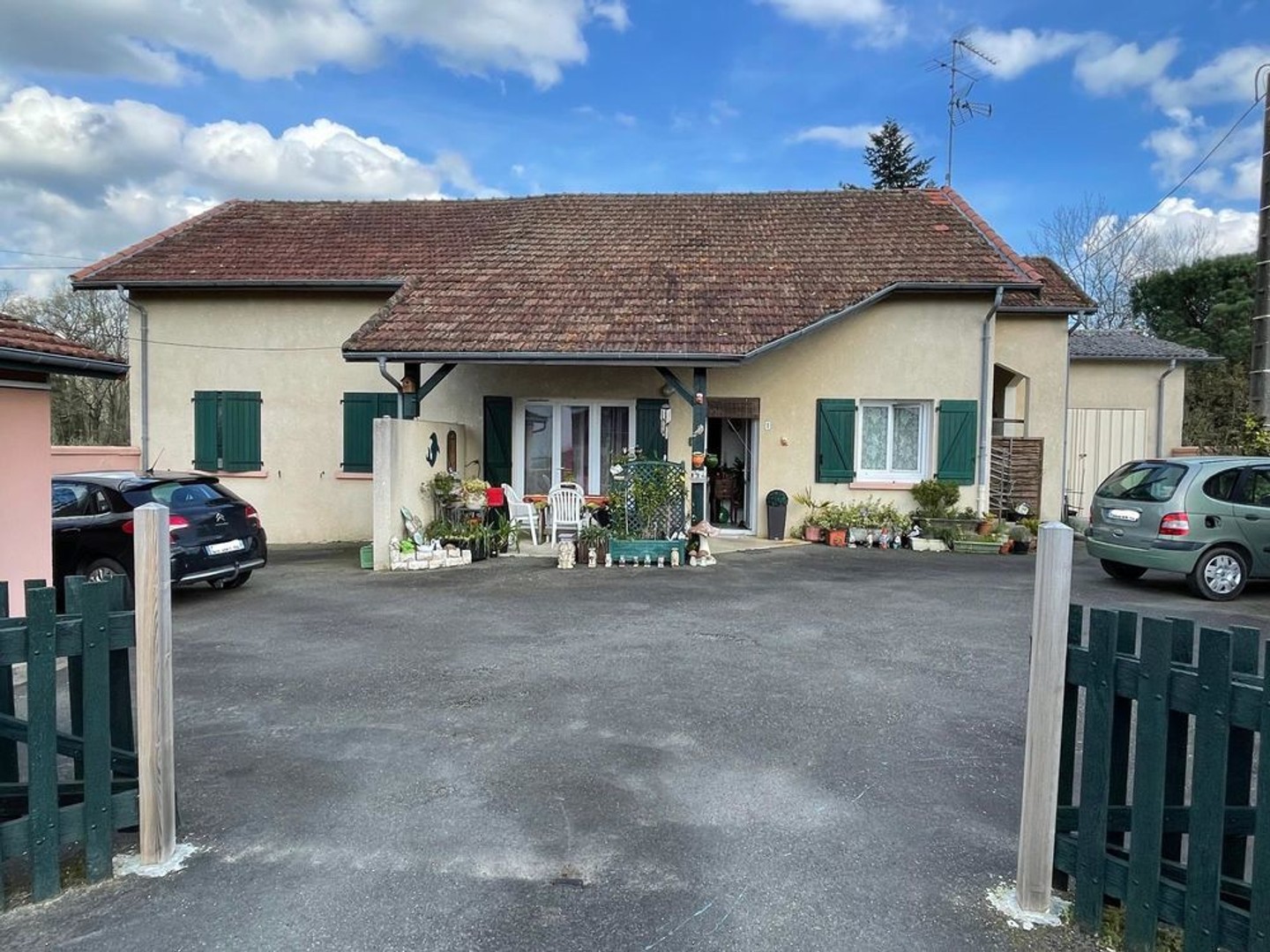 Résidence locative de 3 appts, rendement de 6%