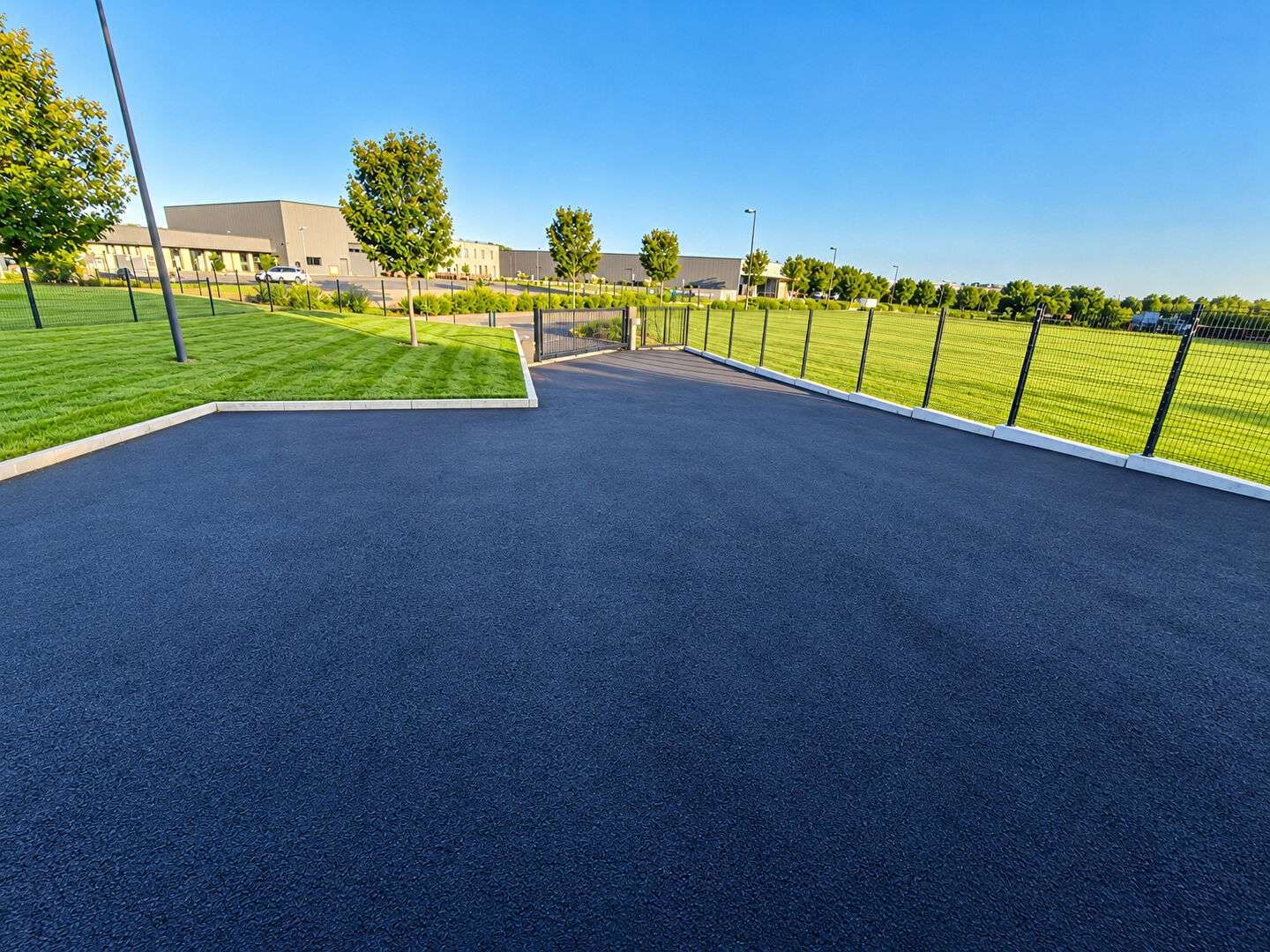 Local d'activité 1 pièce 392 m²
