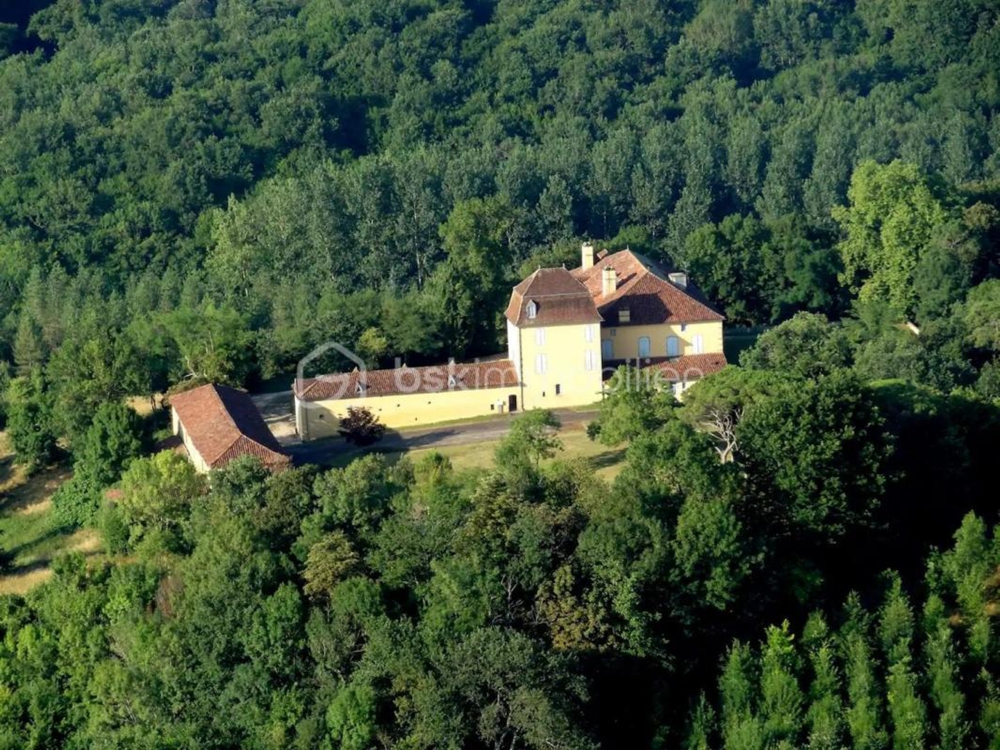 Château / Hôtel dans le Gers : Un Joyau Historique Alliant Charme et Modernité