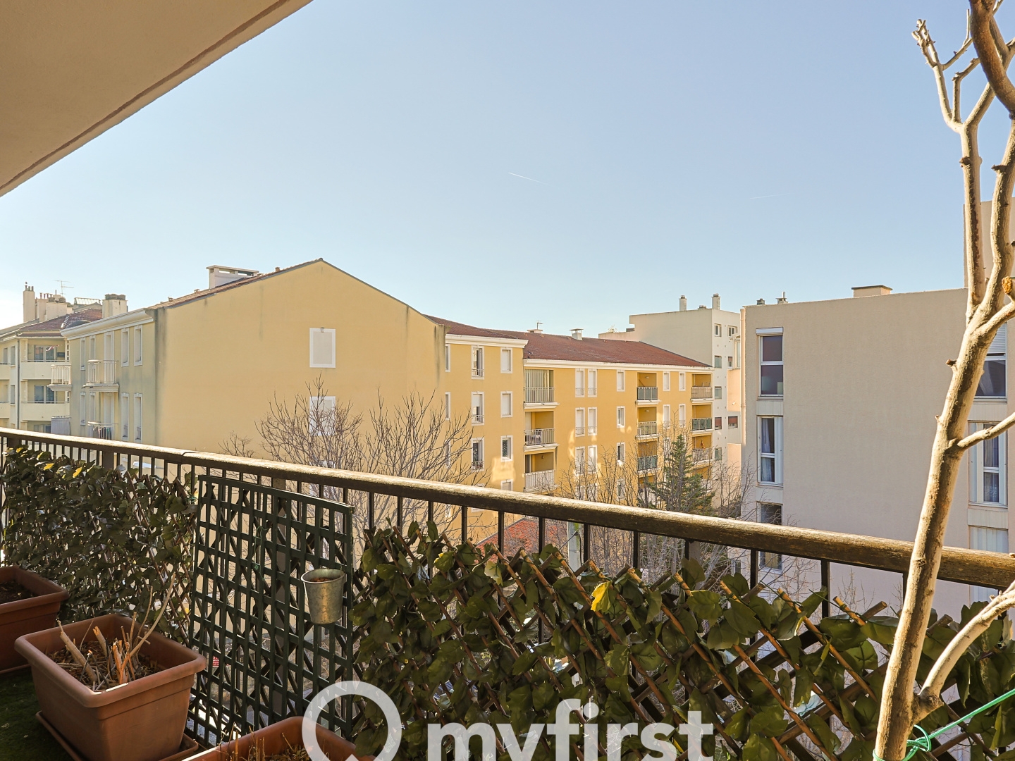 Beau deux pieces, avec stationnement privatif, terrasse et cave