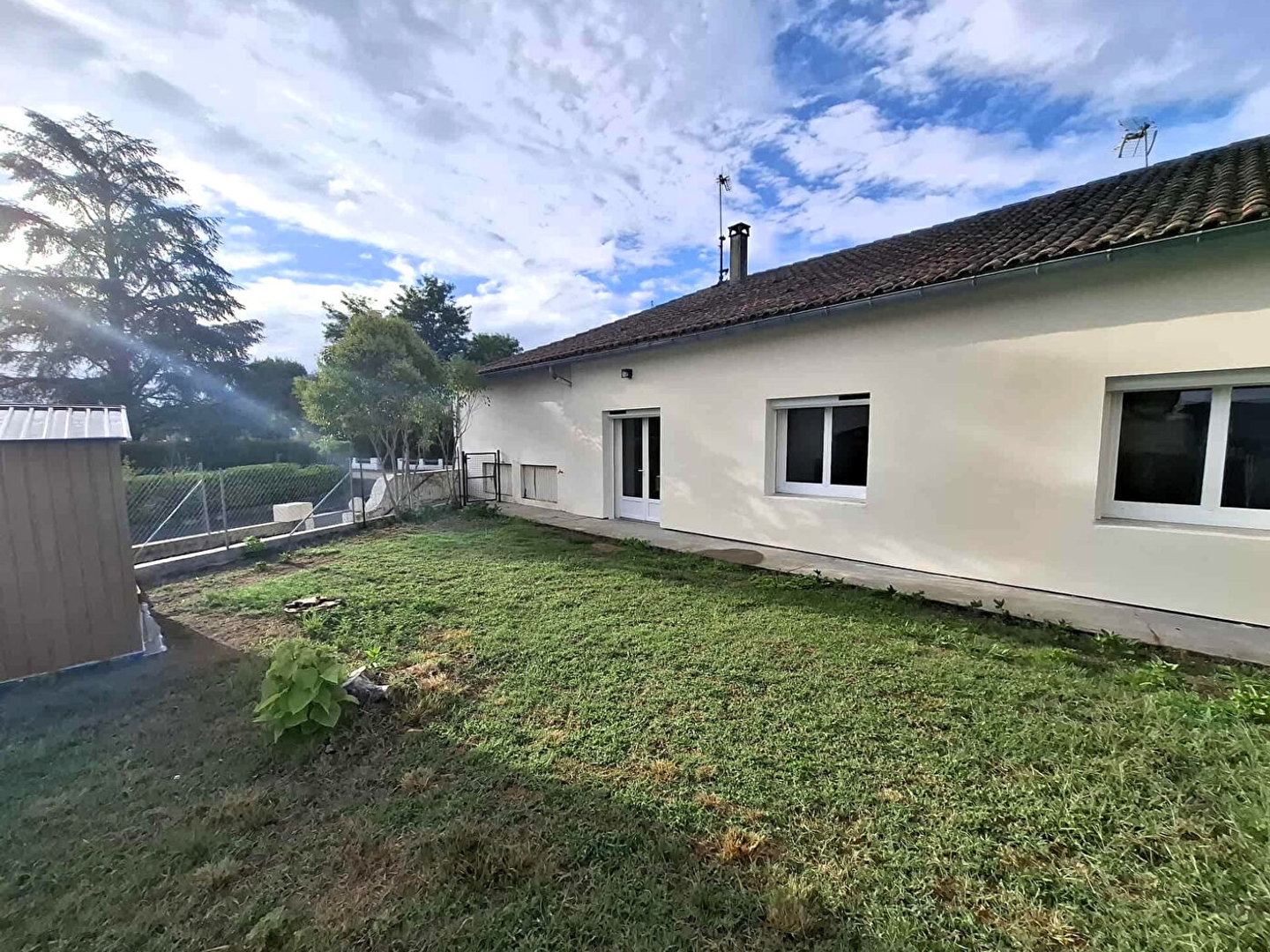Ensemble immobilier rénové Deux maisons et un garage loués, revenus immédiats