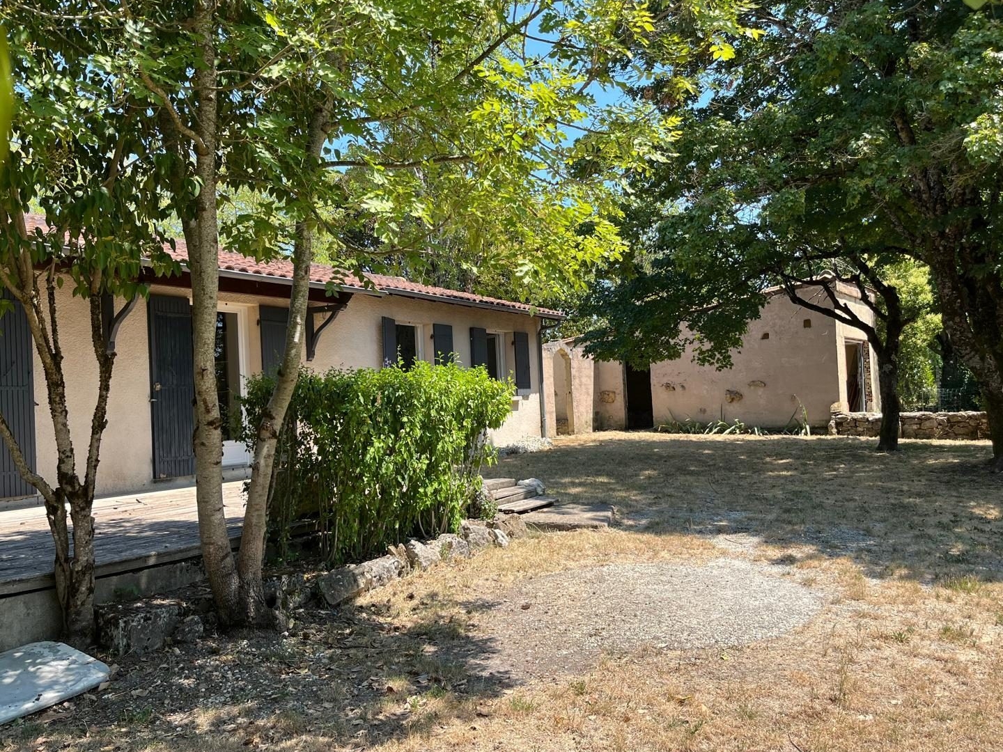 Maison 3 chambres plein- pied avec joli jardin