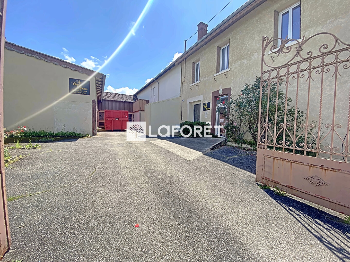 Immeuble à vendre - 13 pièces - 560m2 - Montrevel-En-Bresse (01340)