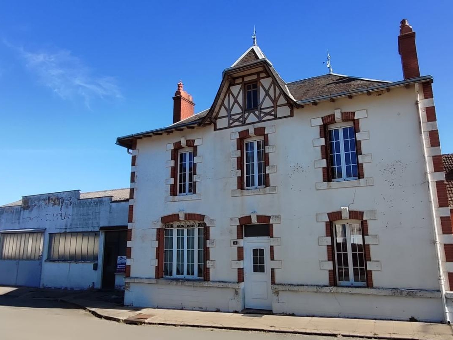 Maison avec garage de 240 m² !