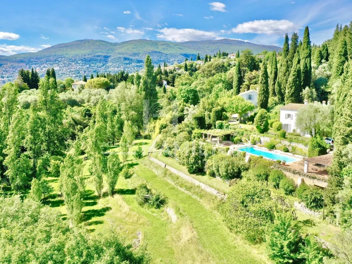 Maison à vendre - 520m2 - Grasse (06130)