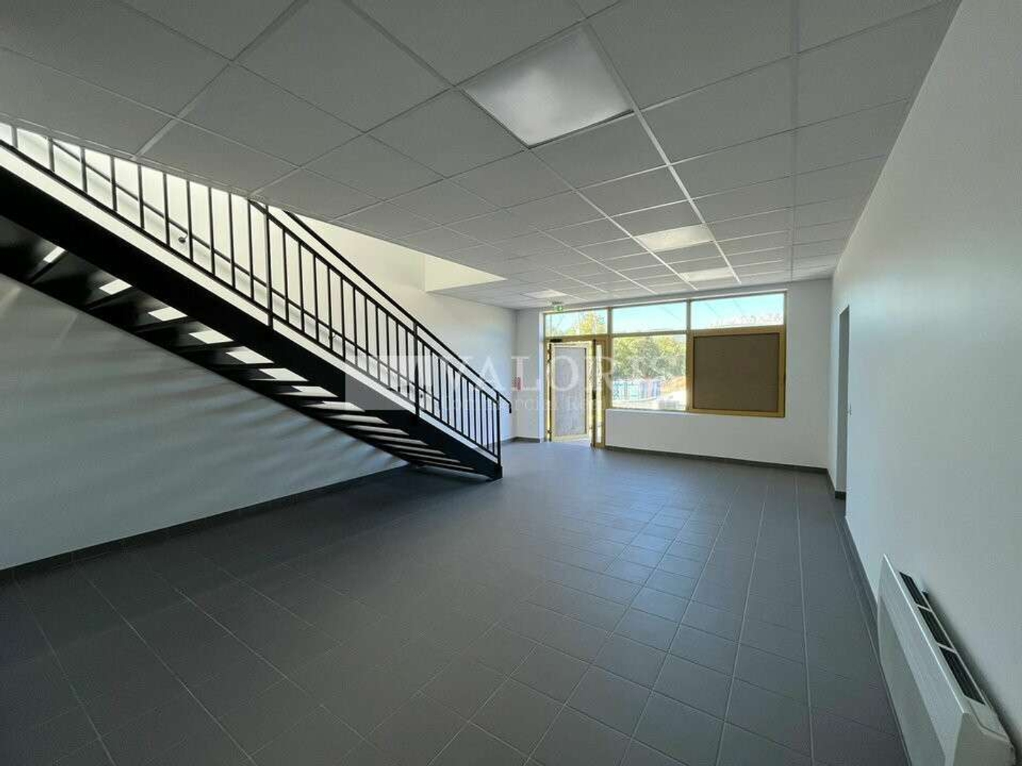 Surface d'activité neuve 578m² à vendre à Rousset