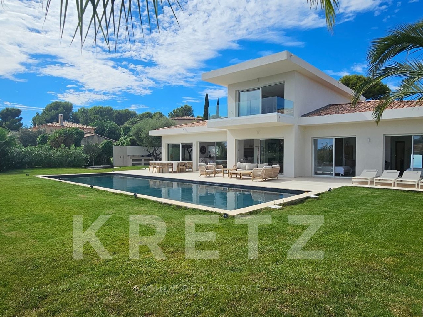 Maison à vendre - 6 pièces - 295m2 - Saint-Cyr-Sur-Mer (83270)