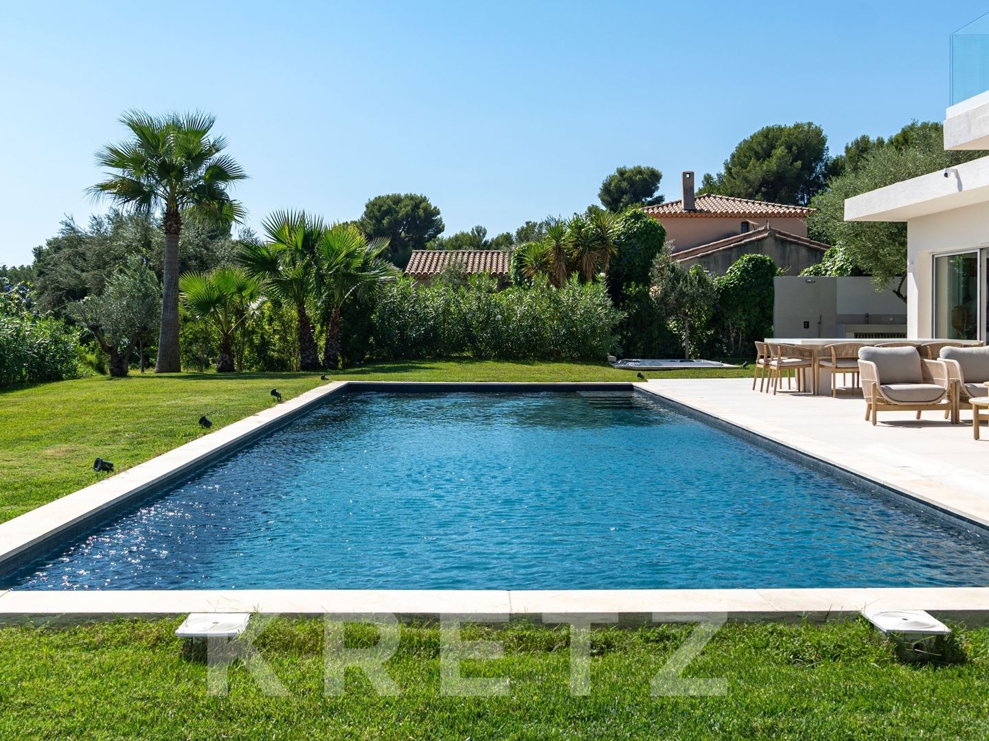 Maison à vendre - 6 pièces - 295m2 - Saint-Cyr-Sur-Mer (83270)