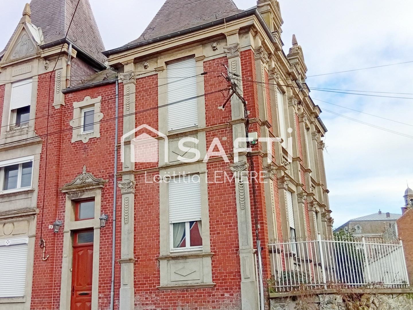 Maison de maître aux beaux volumes à conforter