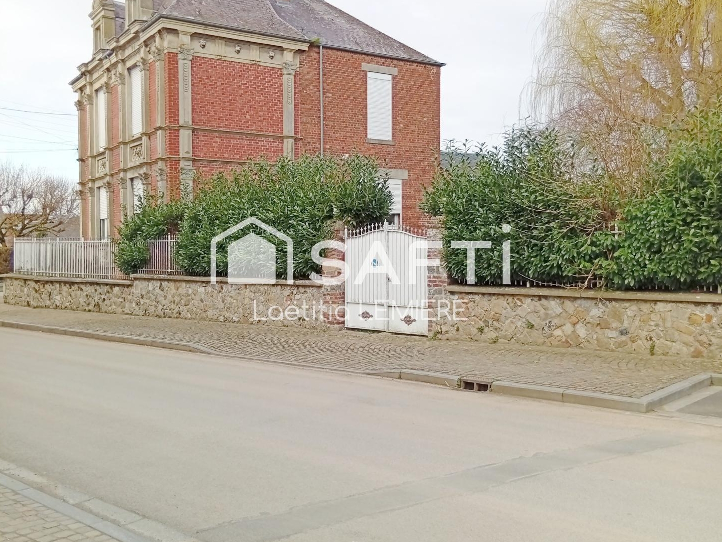 Maison à vendre - 9 pièces - 184m2 - Landrecies (59550)