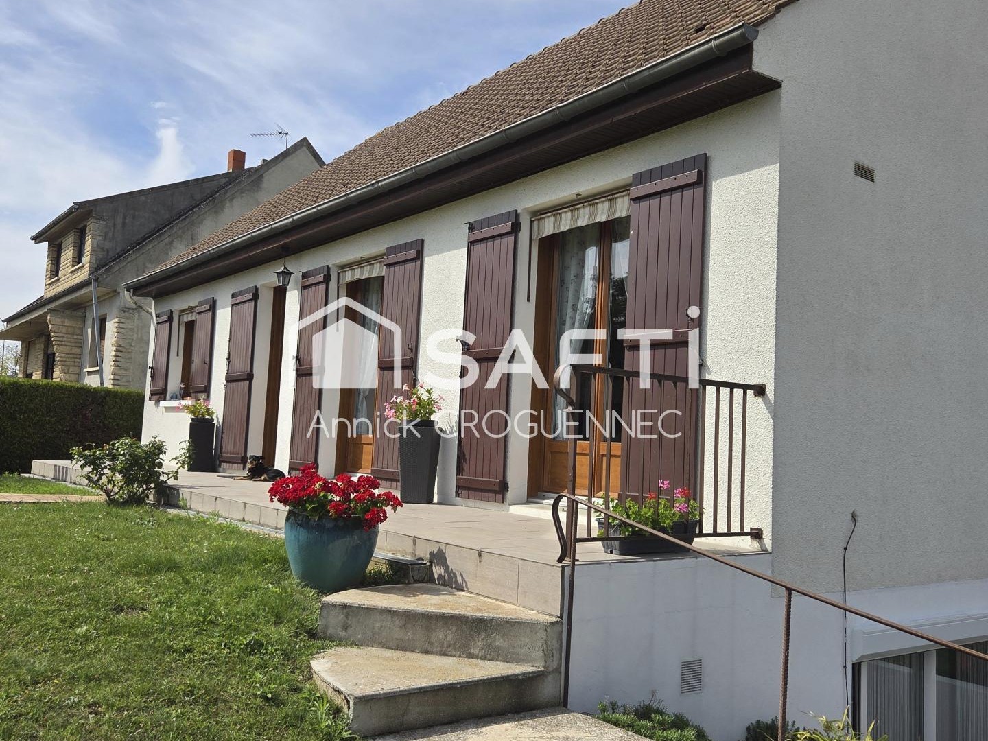 Maison d'habitation avec un sous sol total