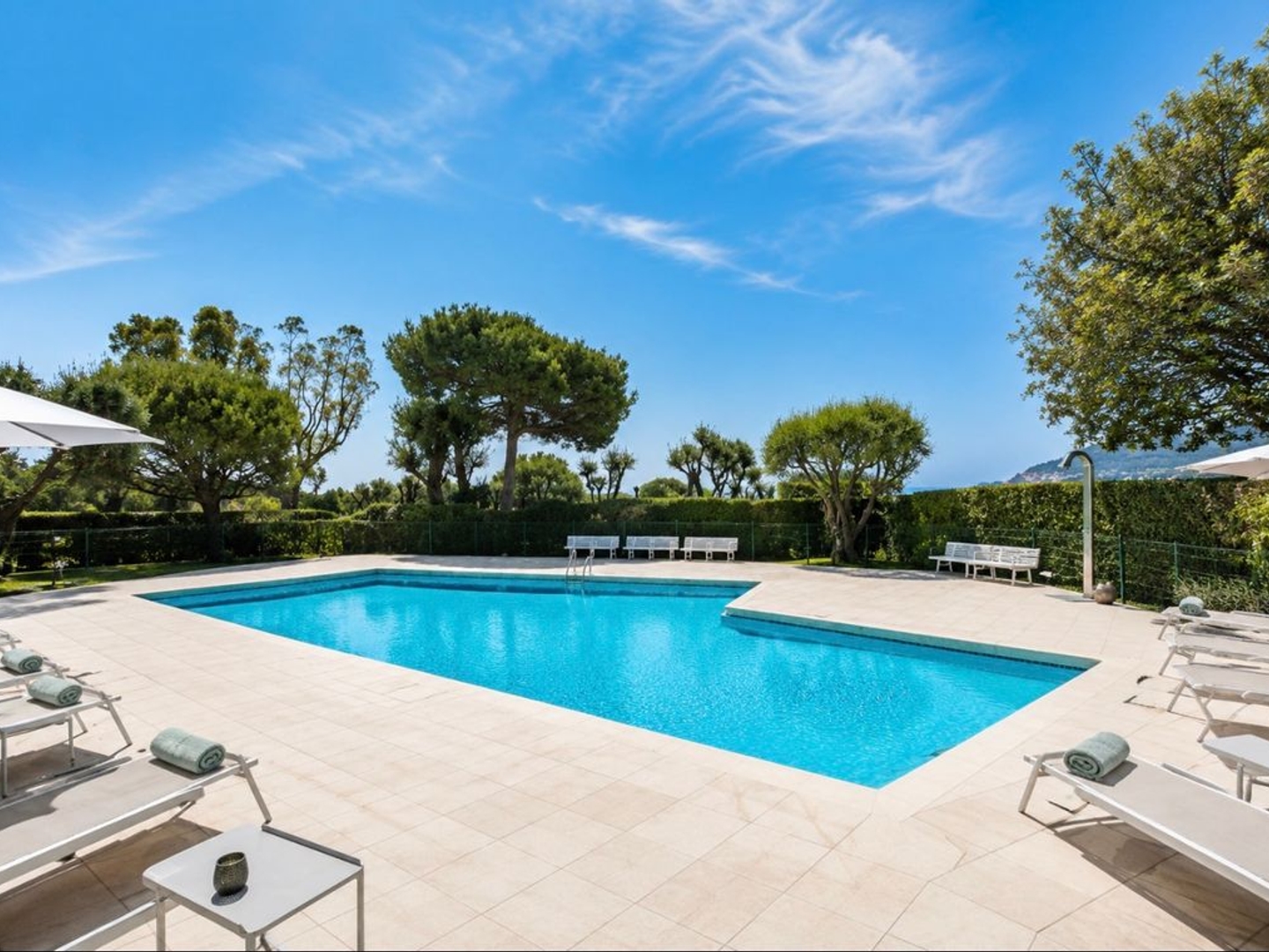 Appartement à vendre - 4 pièces - 169m2 - Roquebrune-Cap-Ma... (06190)
