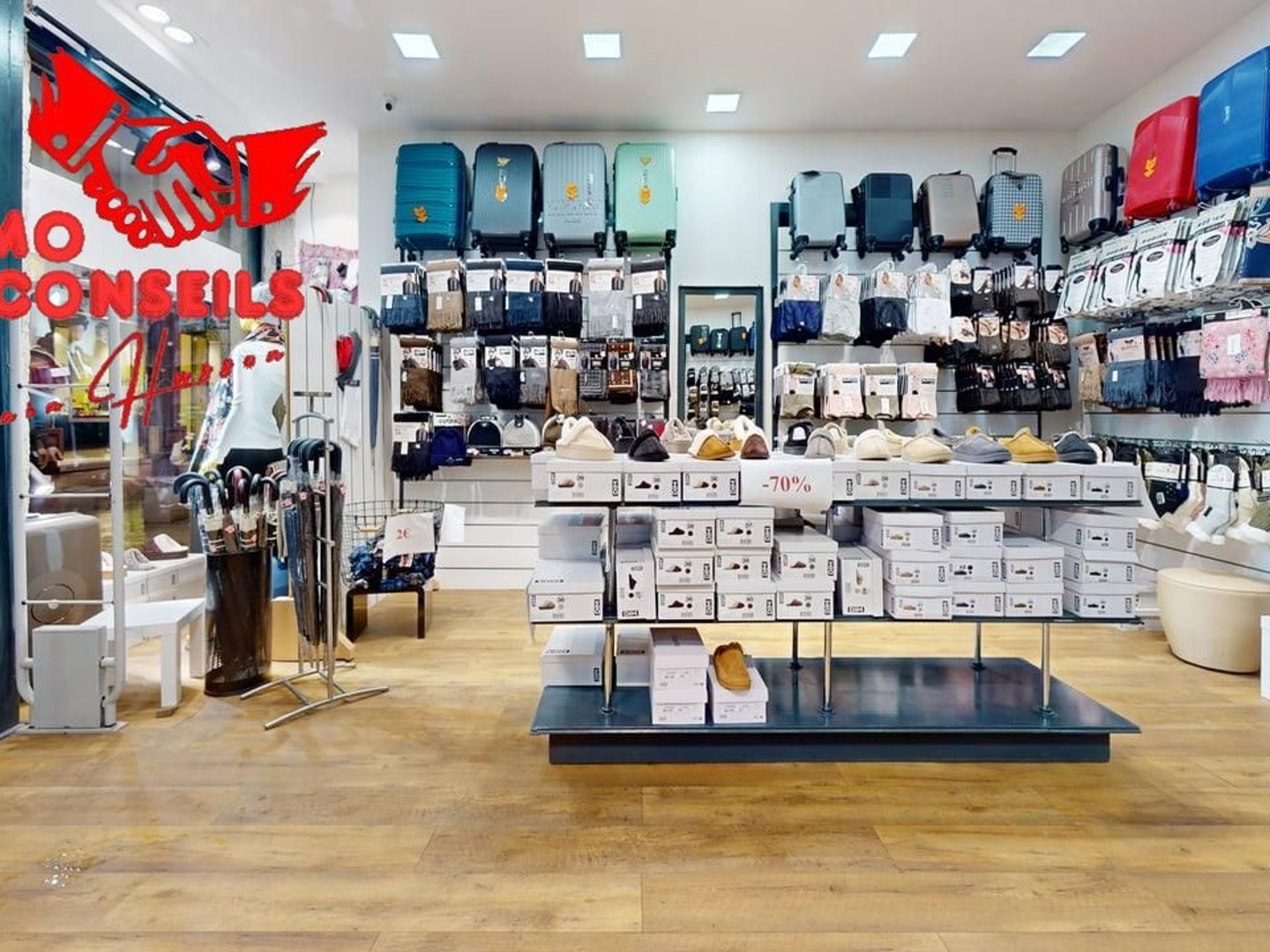 GRAND LOCAL EMPLACEMENT N1 PRESQU'ÎLE CARRÉ D'OR