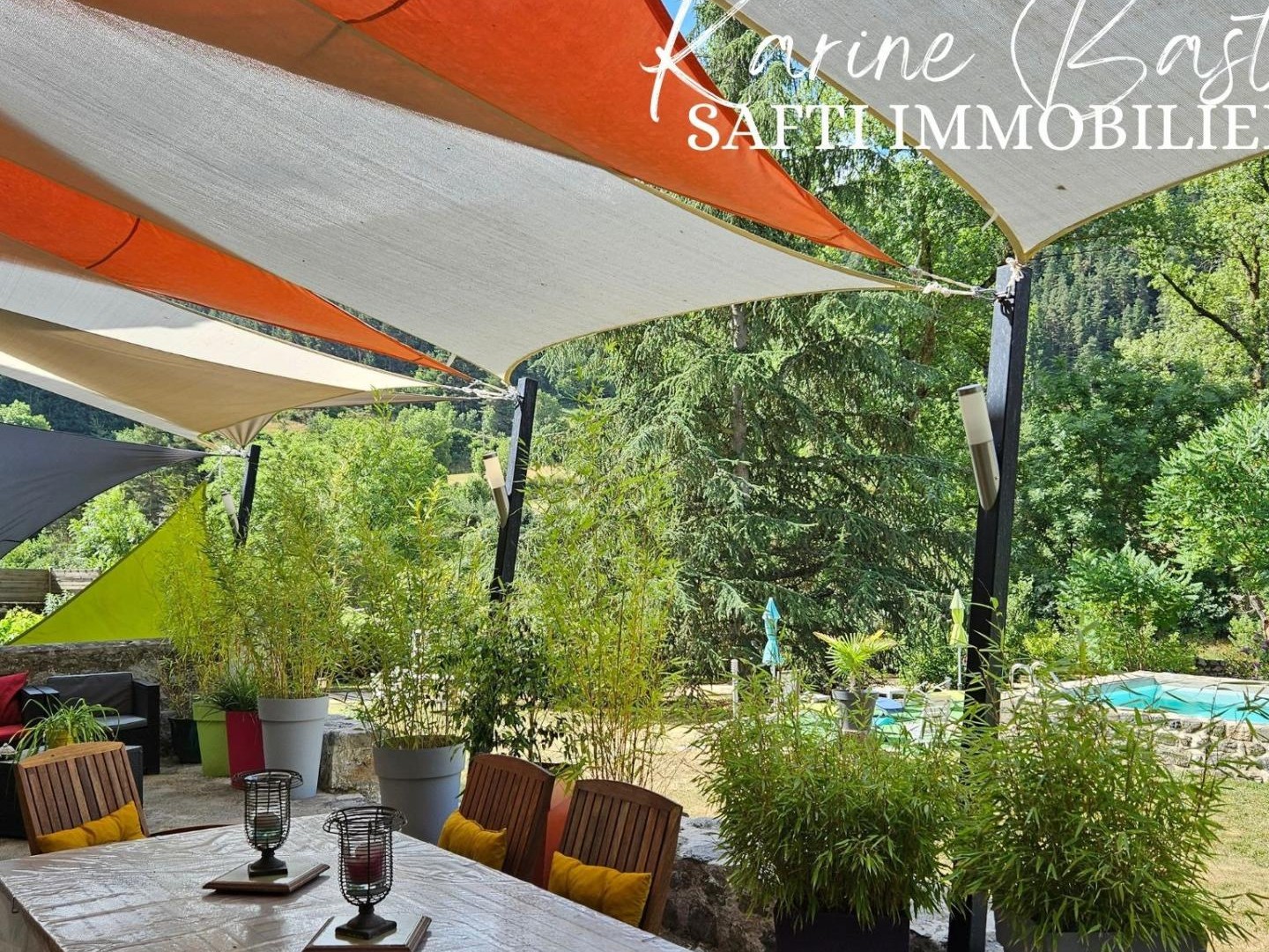BELLE DEMEURE AVEC ANNEXES PISCINE ET PARC ARBORE