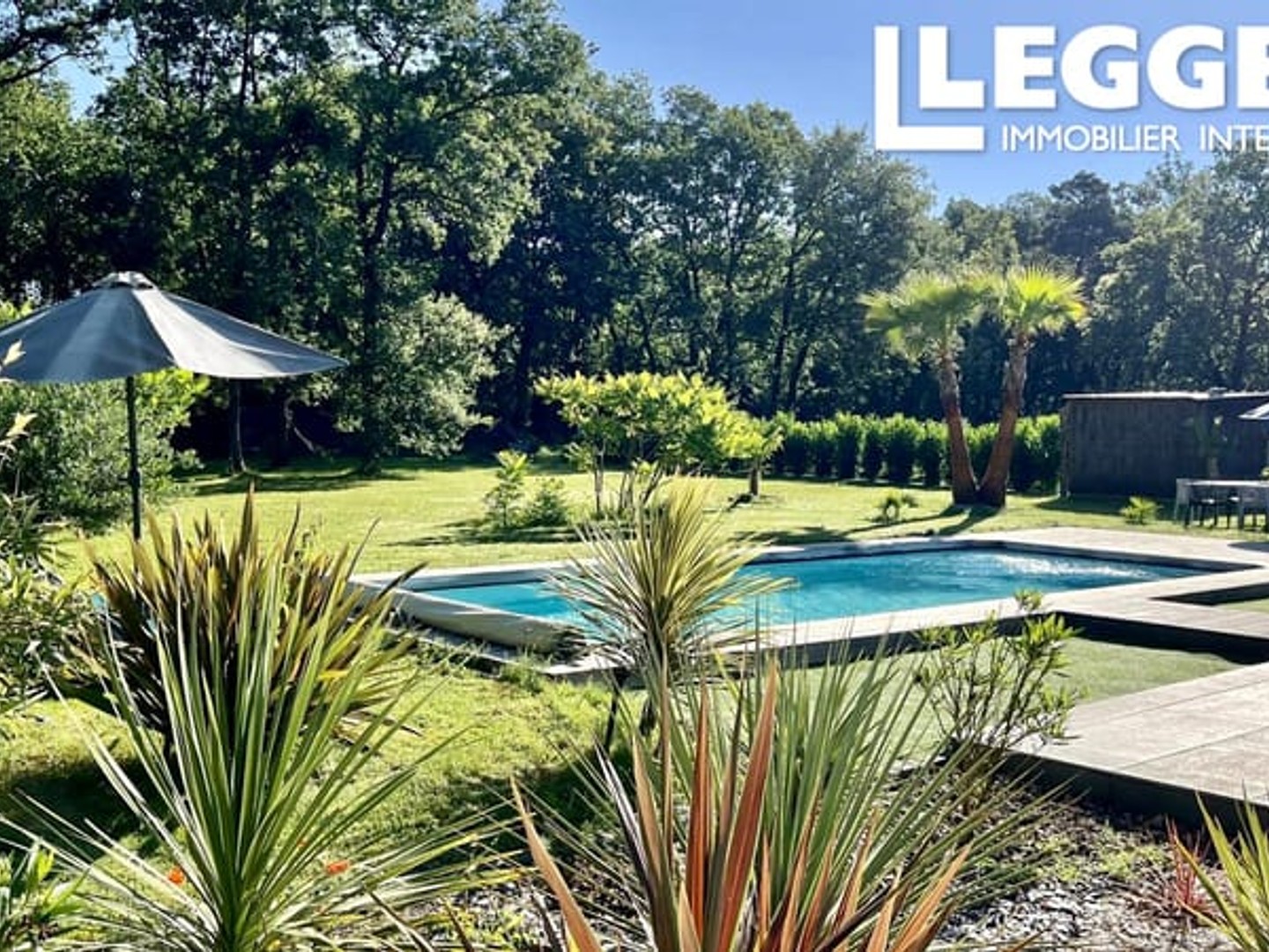 Belle maison de luxe individuelle de 4 chambres avec piscine chauffée et jardin paysager