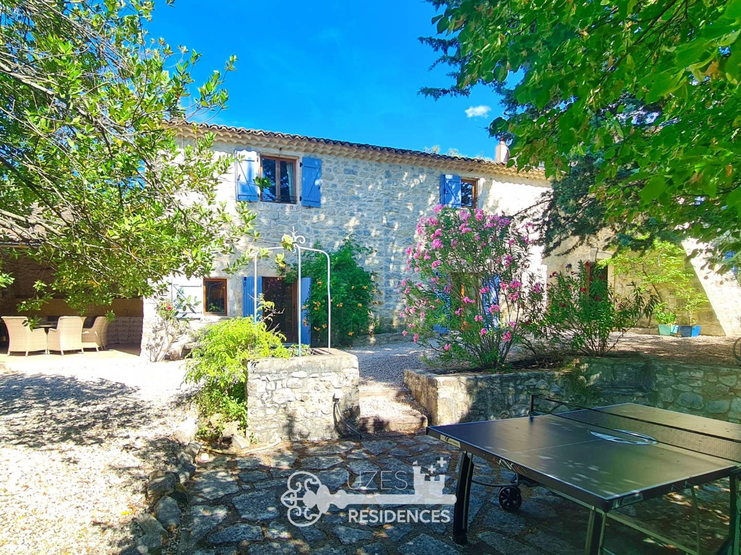 Ancienne magnanerie de caractère avec piscine et studio indépendant sur 6600 m2 de terrain - secteur Lussan