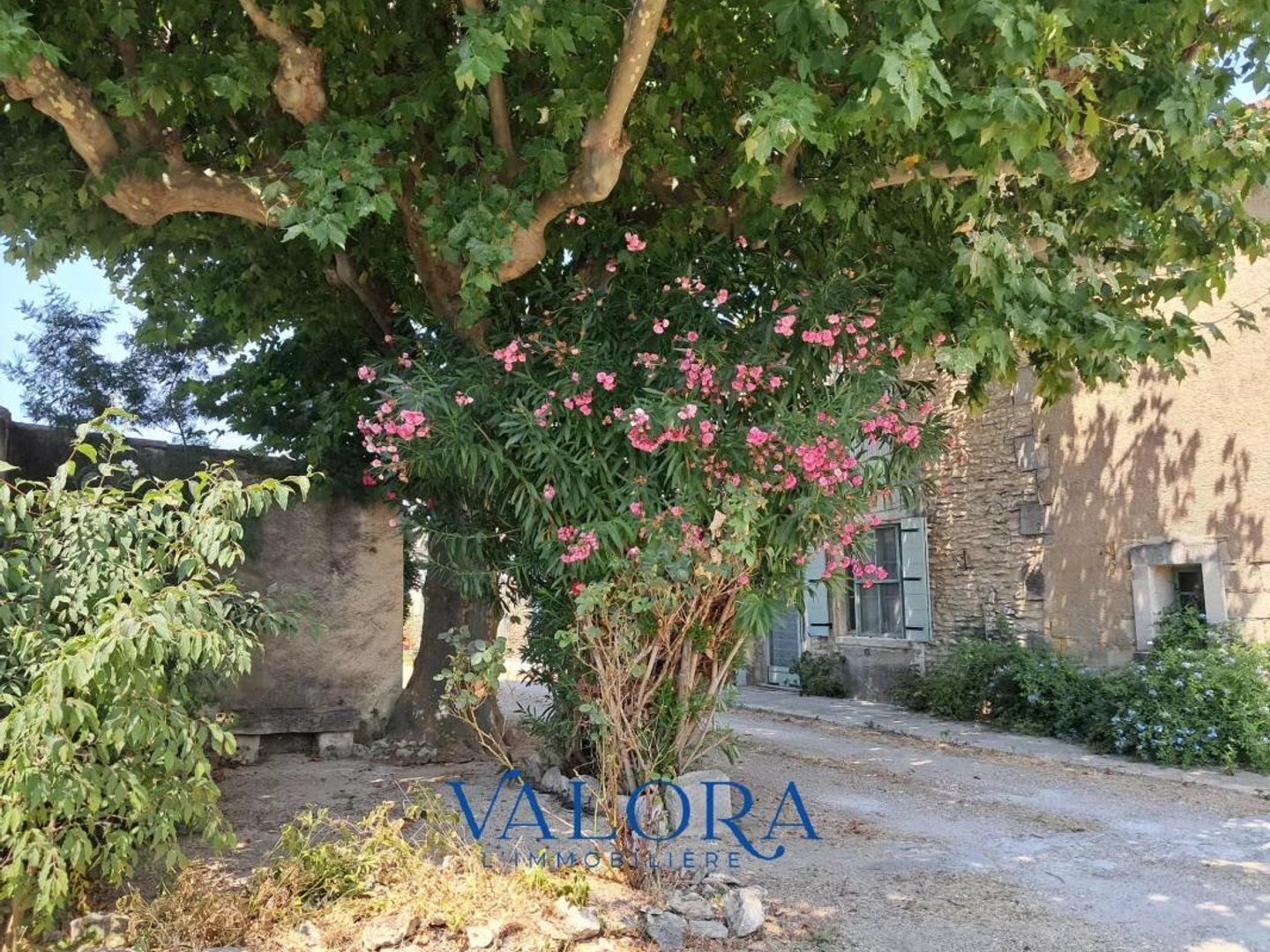 Vends mas - 127 m² - 5 pièces, 3 chambres - Saint-Rémy-de-Provence 13210