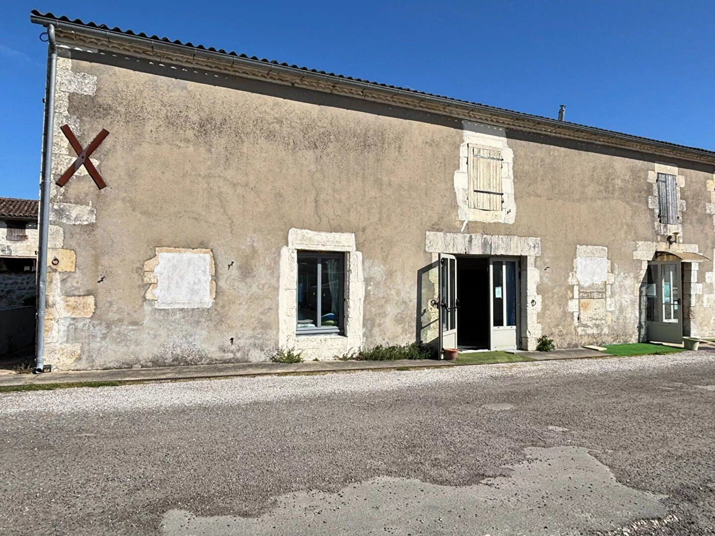 Bureaux 3 pièces 145 m²