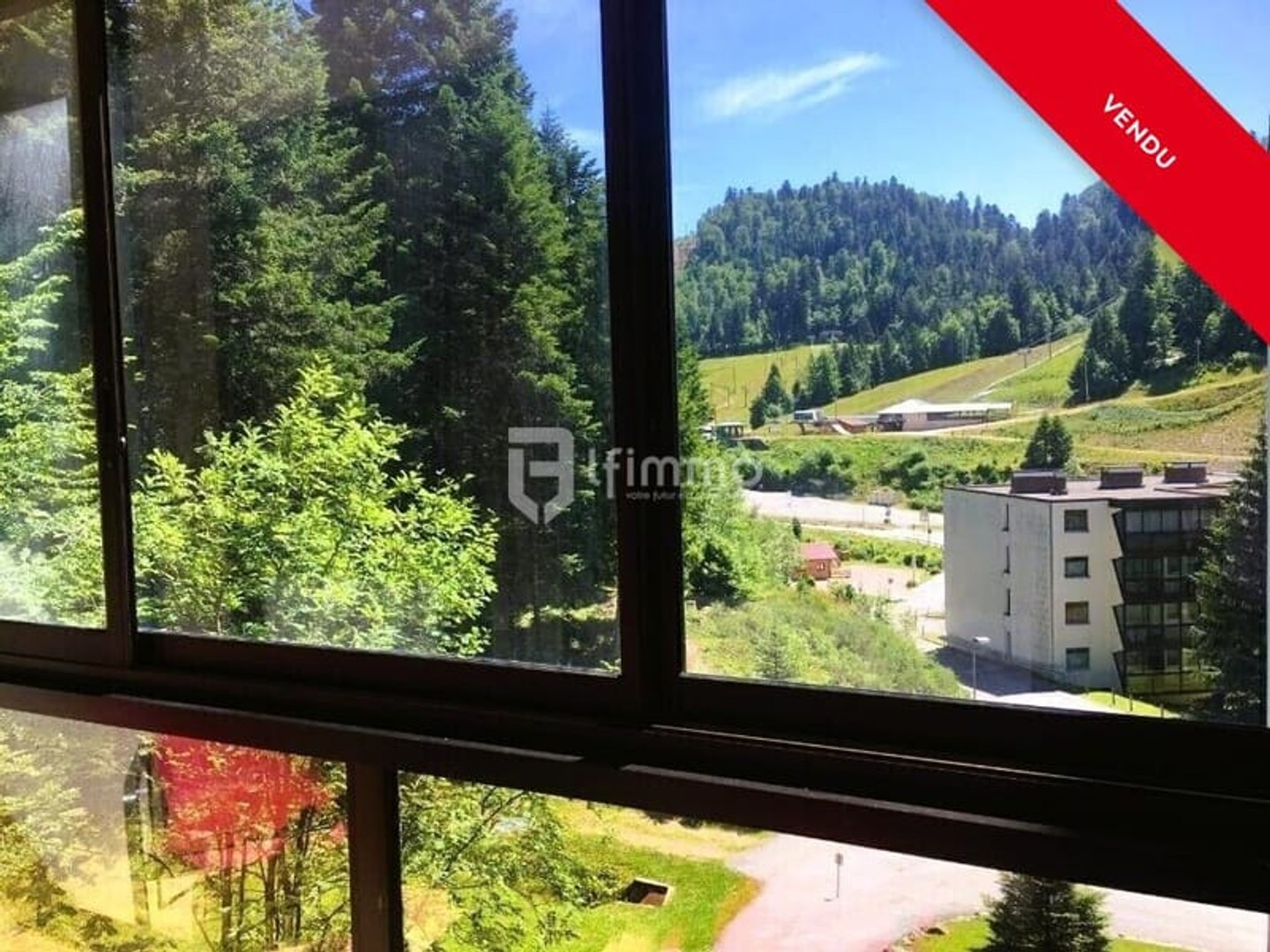 F2 Dernier étage Ascenseur Cheminée Parking privé