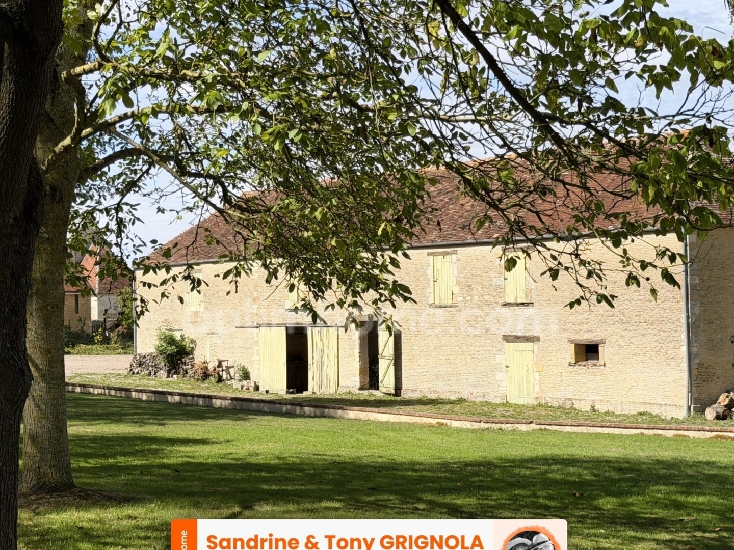 Belle propriété normande de caractère avec parc arboré de plus 3 500 m² et majestueuse bâtisse en pierre de Caen - Idéal projet gîtes, chambres d'hôtes ou vaste demeure familiale