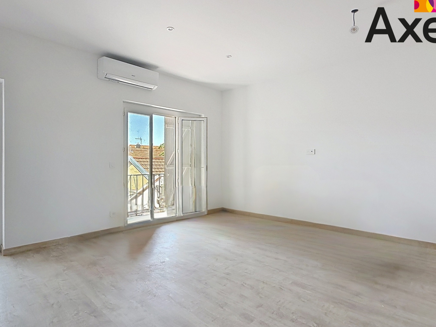 A VENDRE - RIORGES - APPARTEMENT T3 ENTIÈREMENT RÉNOVÉ AVEC CABANON EXTÉRIEUR