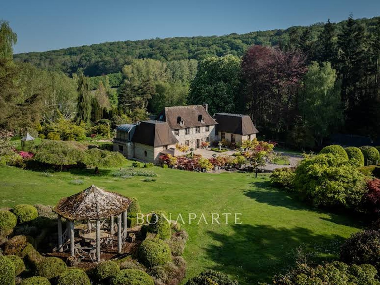 Propriété 30 pièces 1500 m²