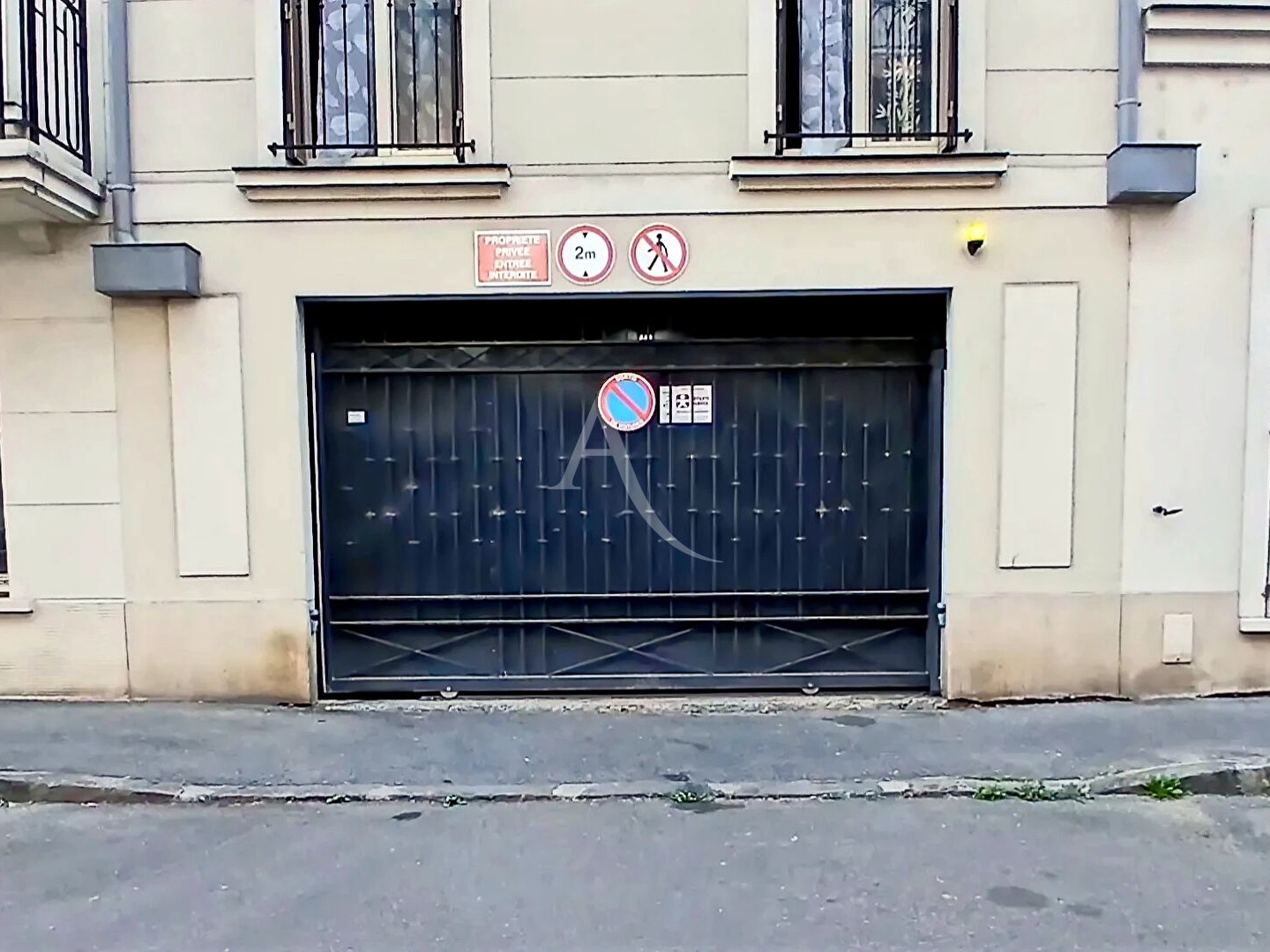 Parking / garage / box à vendre - 11m2 - Lagny-Sur-Marne (77400)