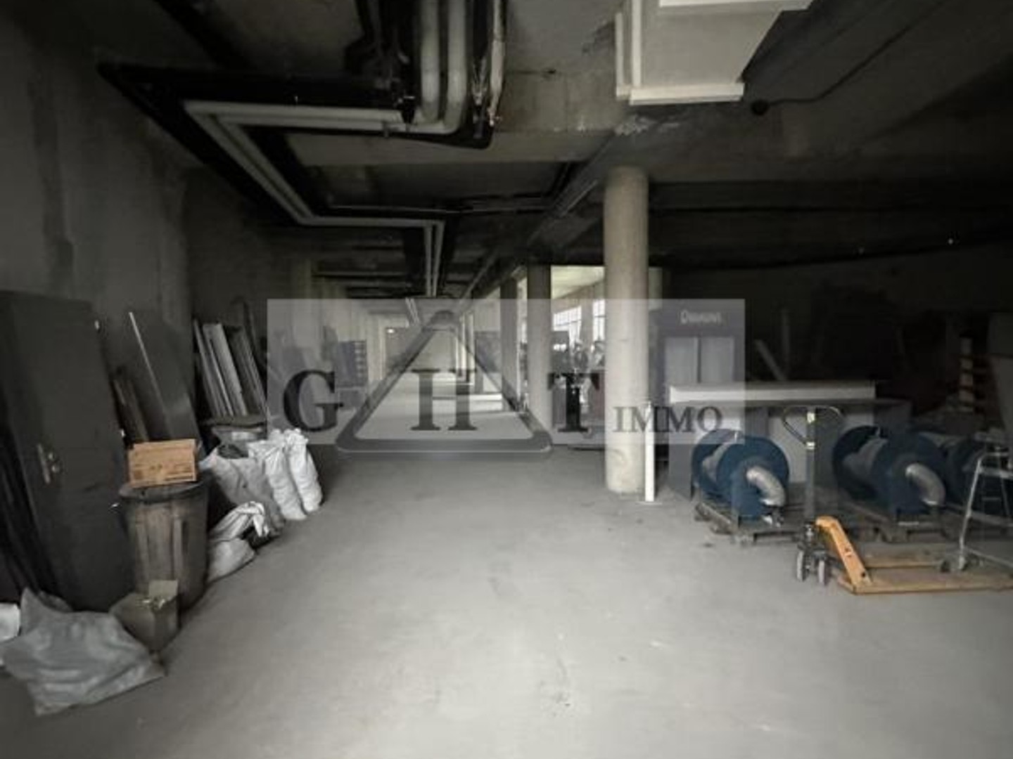 Locaux à vendre - 600m2 - Ivry-Sur-Seine (94200)