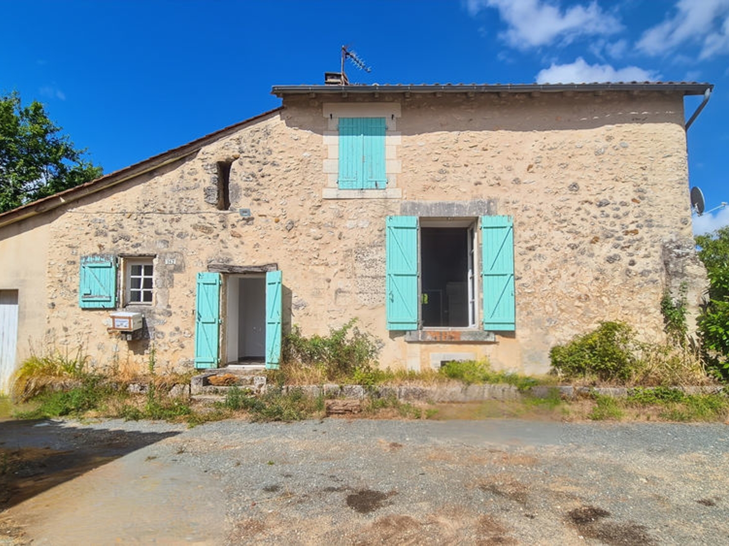 Maison de 90 m2 habitable avec terrain et garage secteur Tocane Saint Apre Lisle