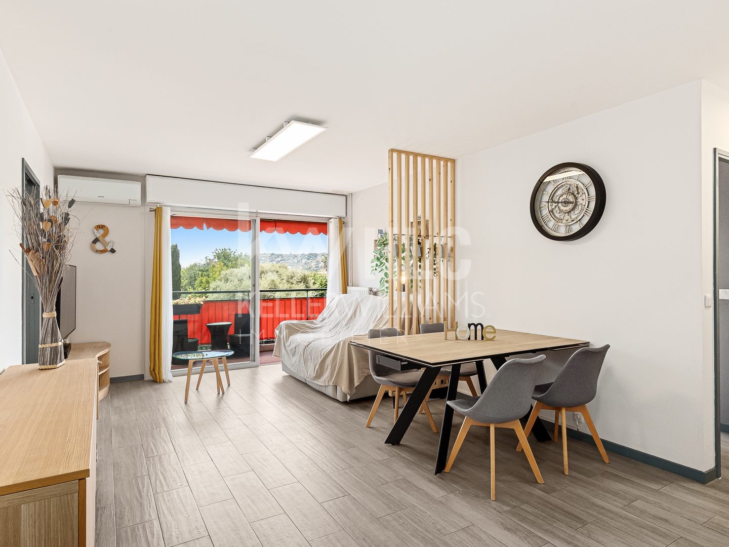 4 PIÈCES TRAVERSANT RÉNOVÉ - 3 CHAMBRES - TERRASSE PLEIN SUD - PARKING - CAVE