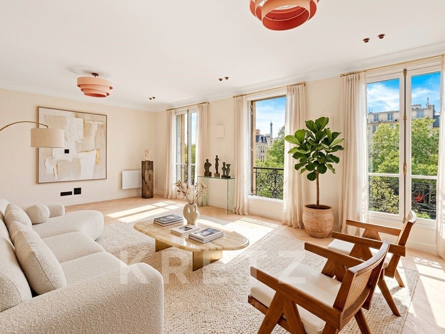 Appartement entièrement rénové Etoile.