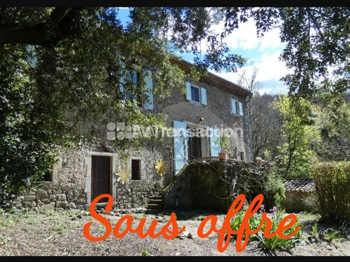 Mas mitoyen avec gîte sur 2271 m²