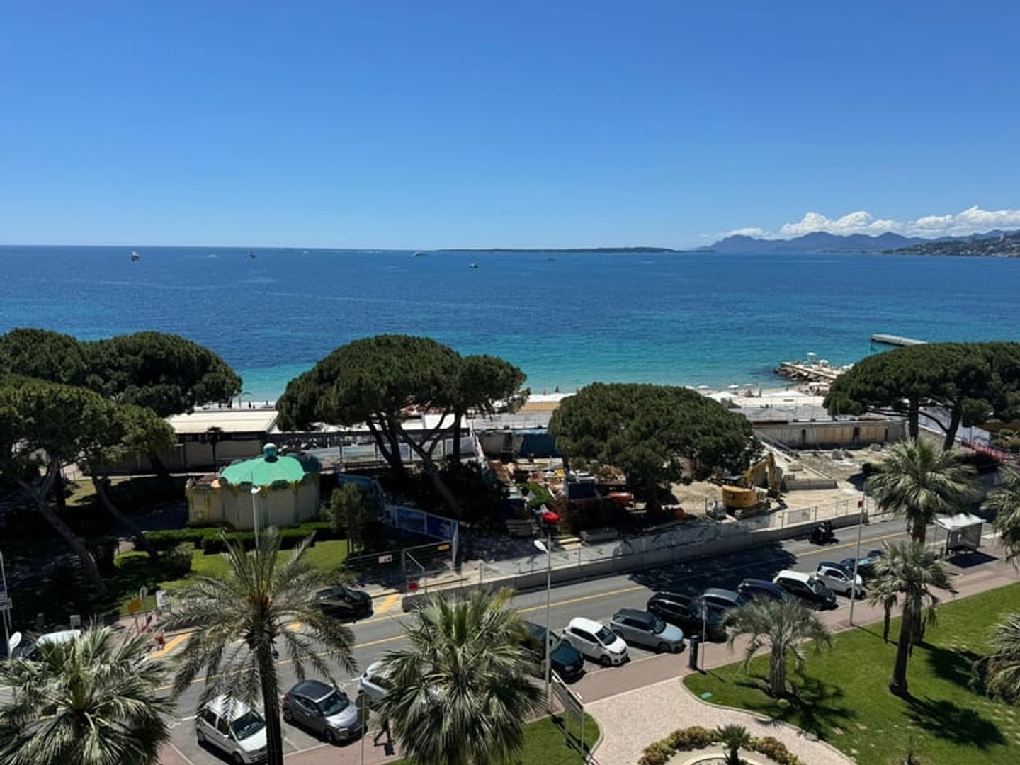 JUAN LES PINS SUPERBE PIED A TERRE DE LUXE