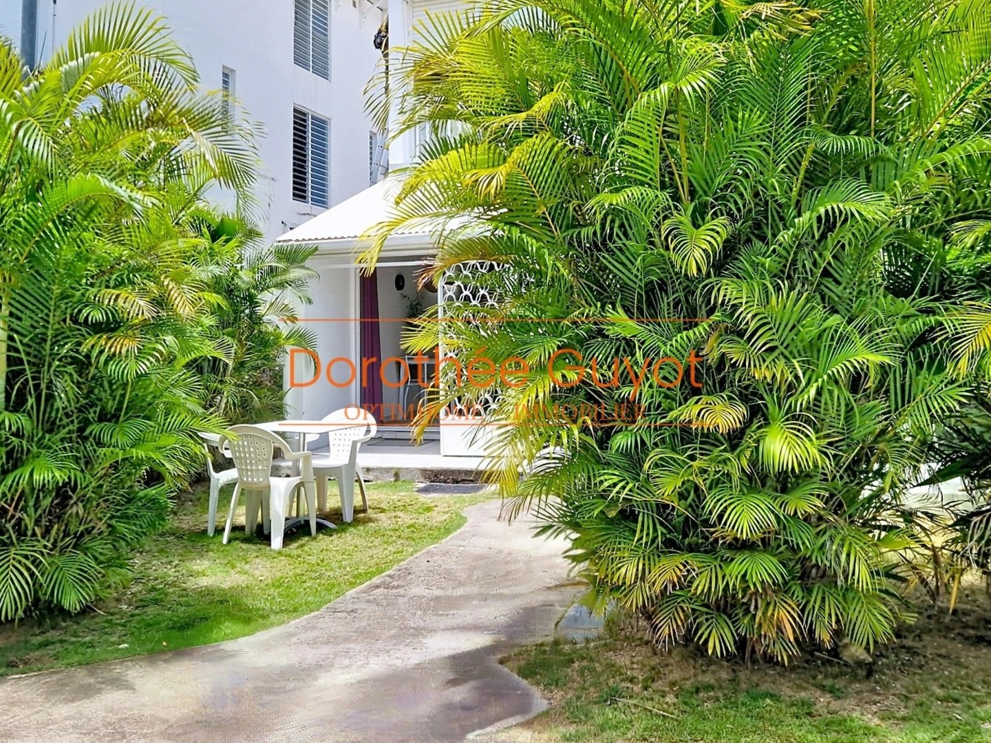 SAINT-FRANÇOIS (971) - MARINA - APPARTEMENT REZ-DE-JARDIN - VENDU MEUBLÉ