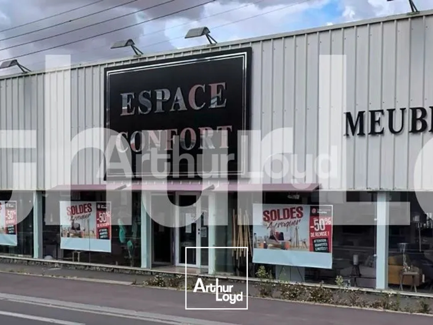 Vente local commercial Cambrai grande surface avec mezzanine exploitable